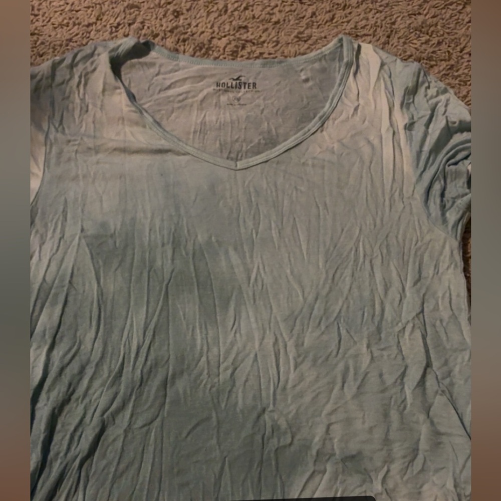 Hollister Men's Light Blue V-Neck Tee